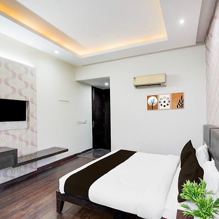 Super Townhouse Sector 51 Noida Near Metro Station Hotel Ngoại thất bức ảnh