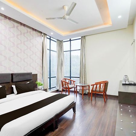Super Townhouse Sector 51 Noida Near Metro Station Hotel Ngoại thất bức ảnh