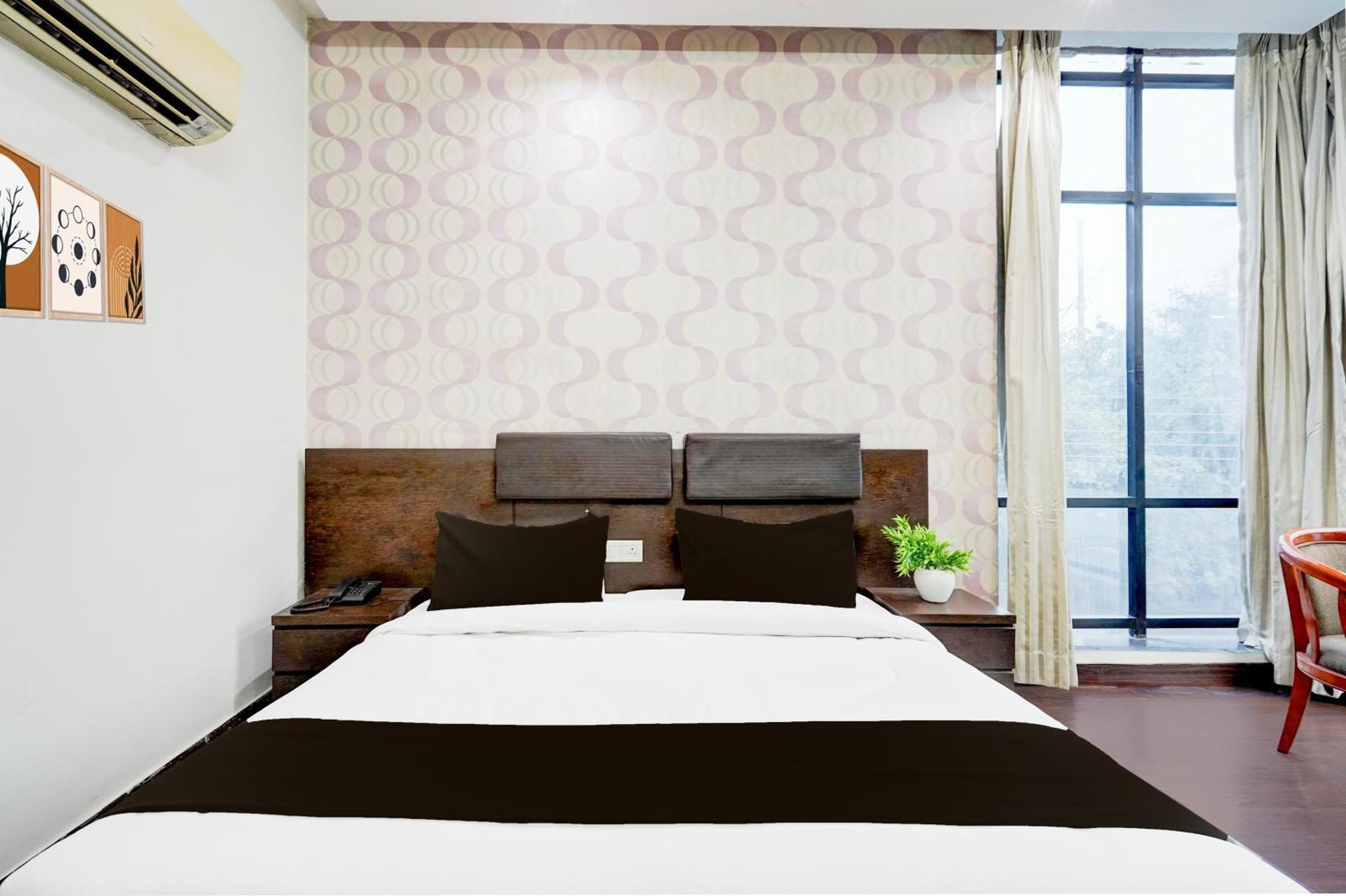 Super Townhouse Sector 51 Noida Near Metro Station Hotel Ngoại thất bức ảnh