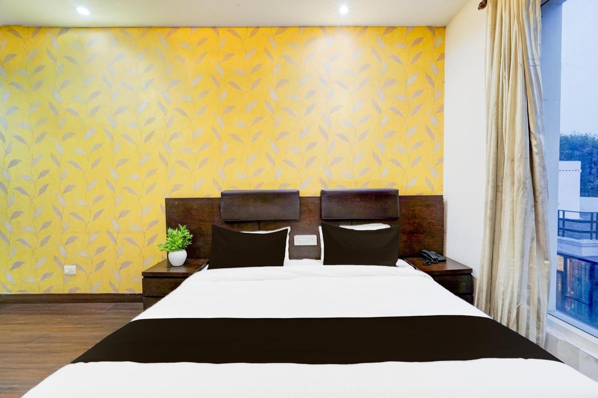 Super Townhouse Sector 51 Noida Near Metro Station Hotel Ngoại thất bức ảnh