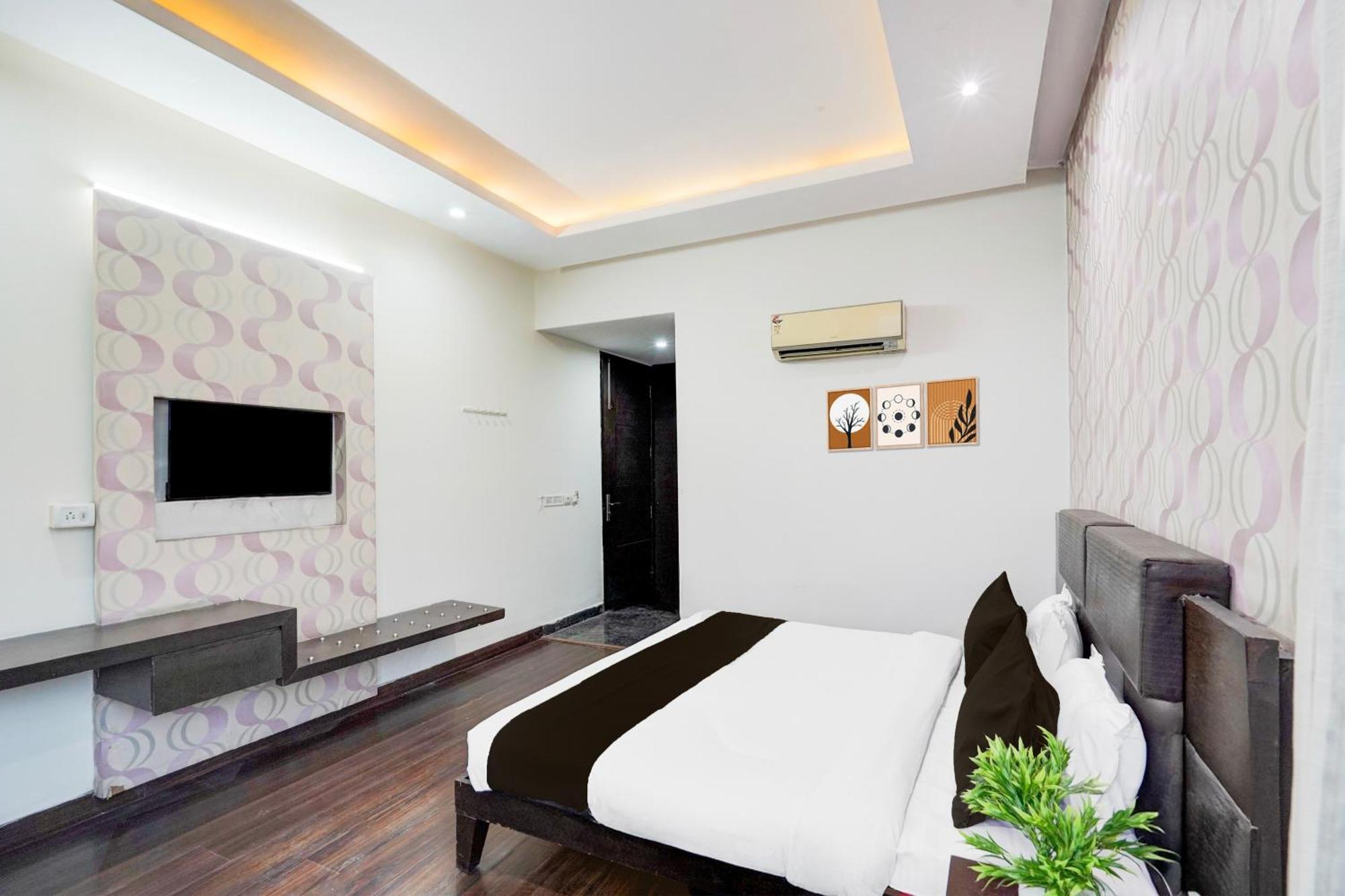 Super Townhouse Sector 51 Noida Near Metro Station Hotel Ngoại thất bức ảnh