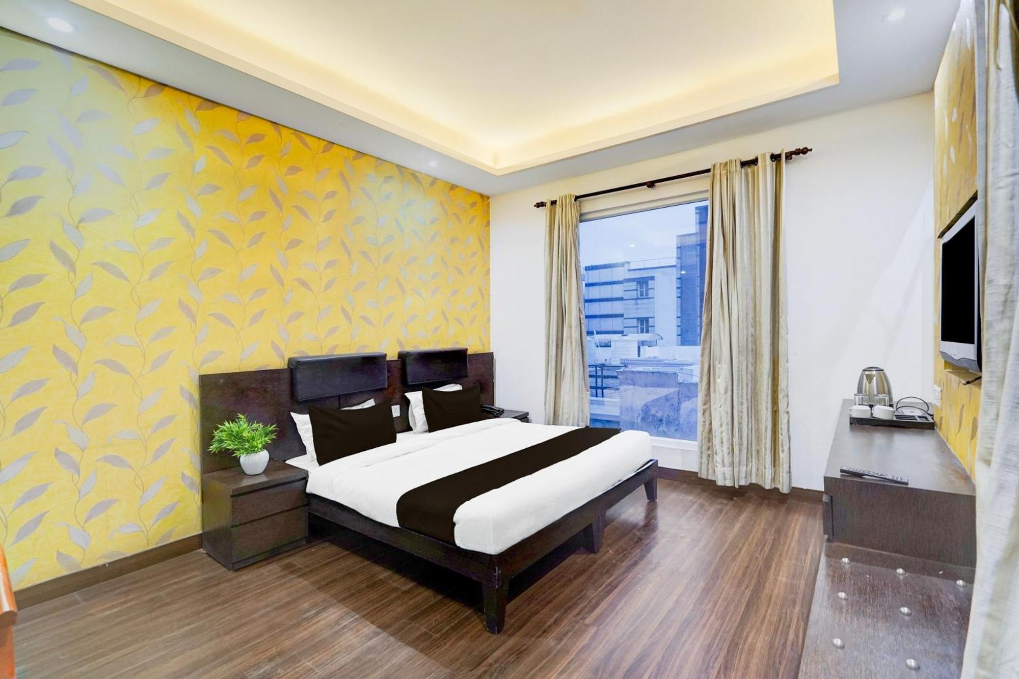 Super Townhouse Sector 51 Noida Near Metro Station Hotel Ngoại thất bức ảnh