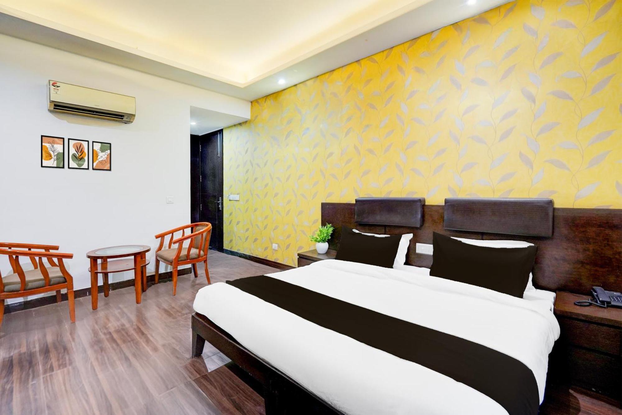 Super Townhouse Sector 51 Noida Near Metro Station Hotel Ngoại thất bức ảnh