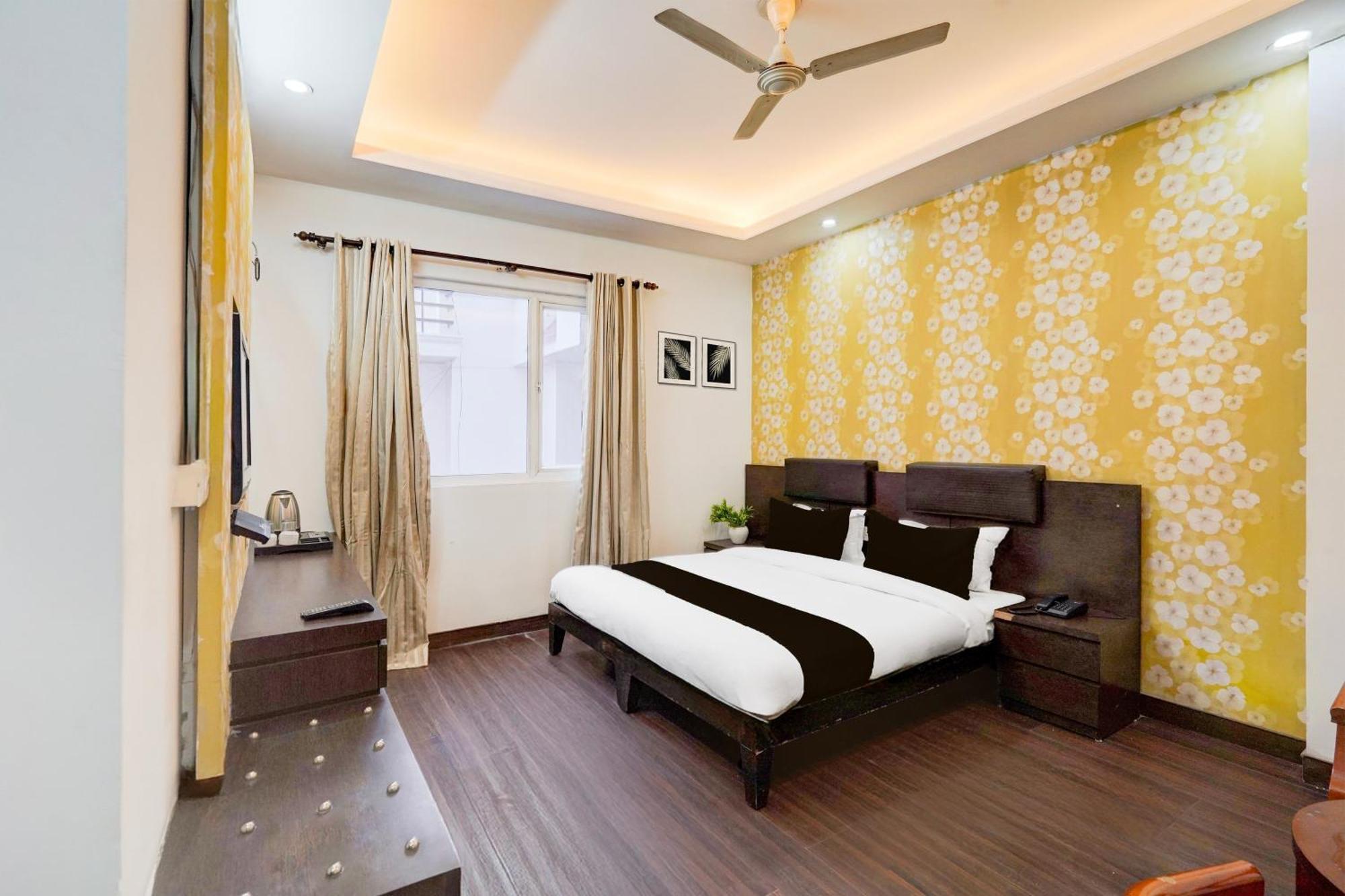 Super Townhouse Sector 51 Noida Near Metro Station Hotel Ngoại thất bức ảnh