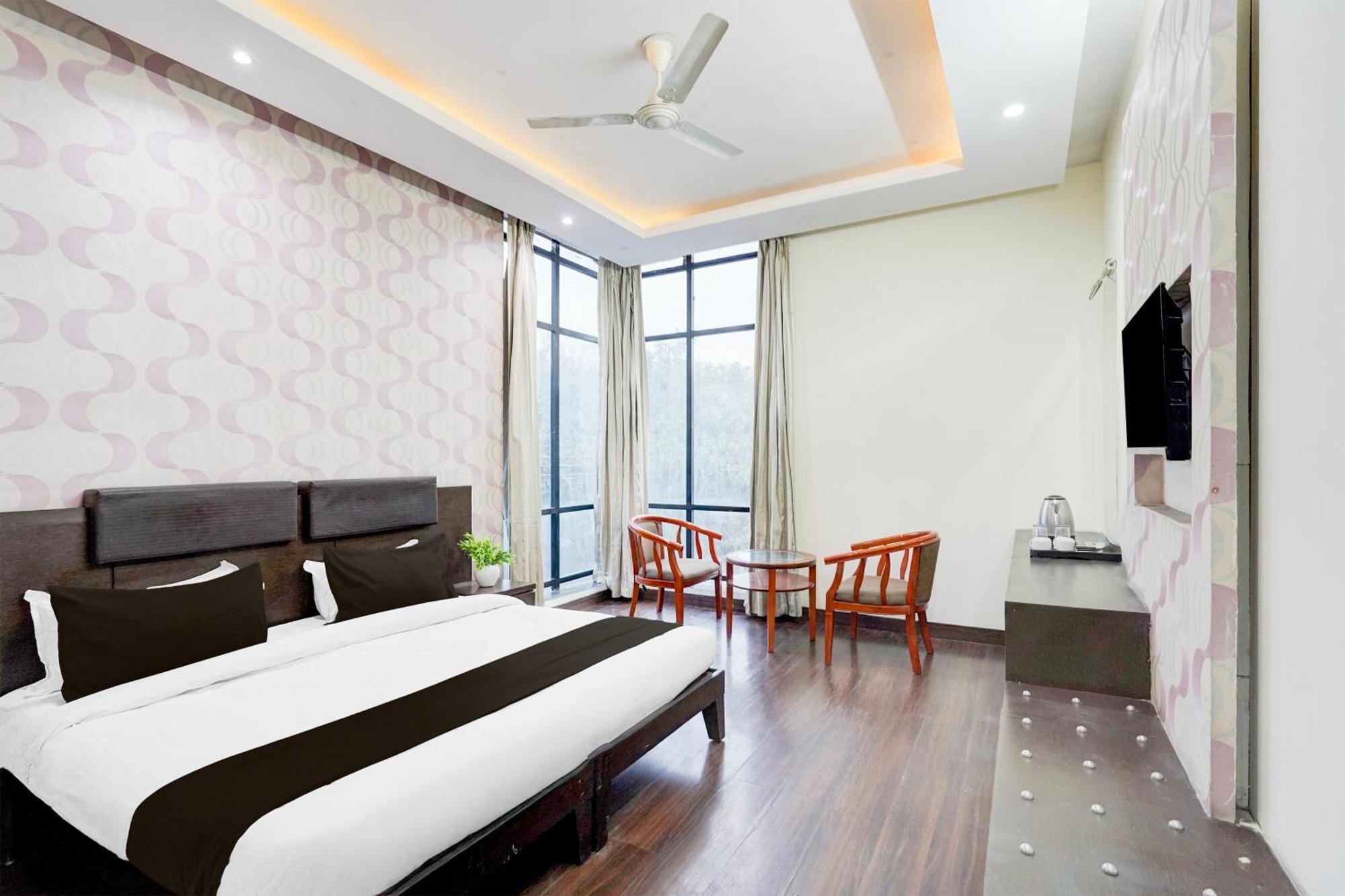 Super Townhouse Sector 51 Noida Near Metro Station Hotel Ngoại thất bức ảnh