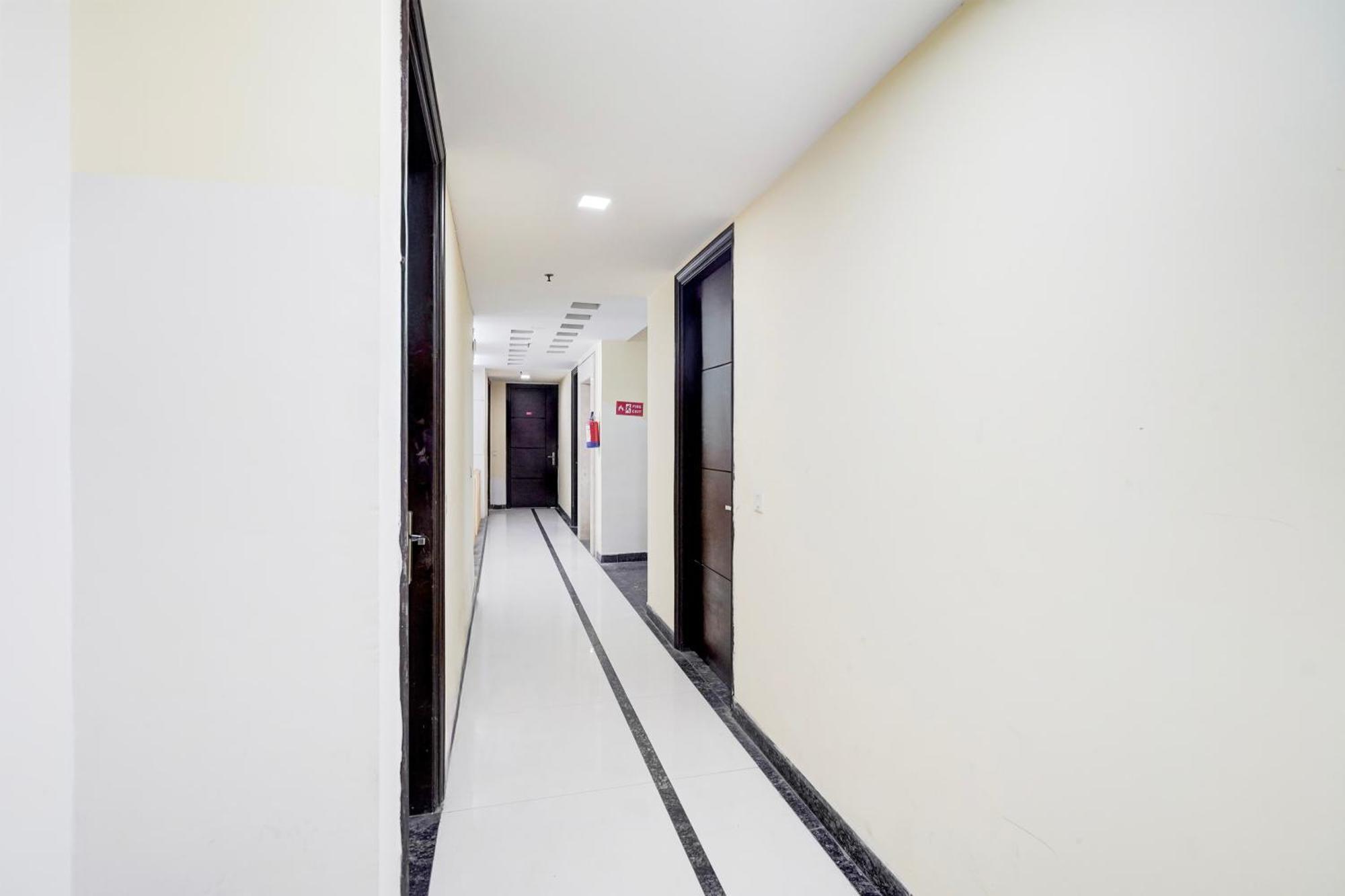 Super Townhouse Sector 51 Noida Near Metro Station Hotel Ngoại thất bức ảnh