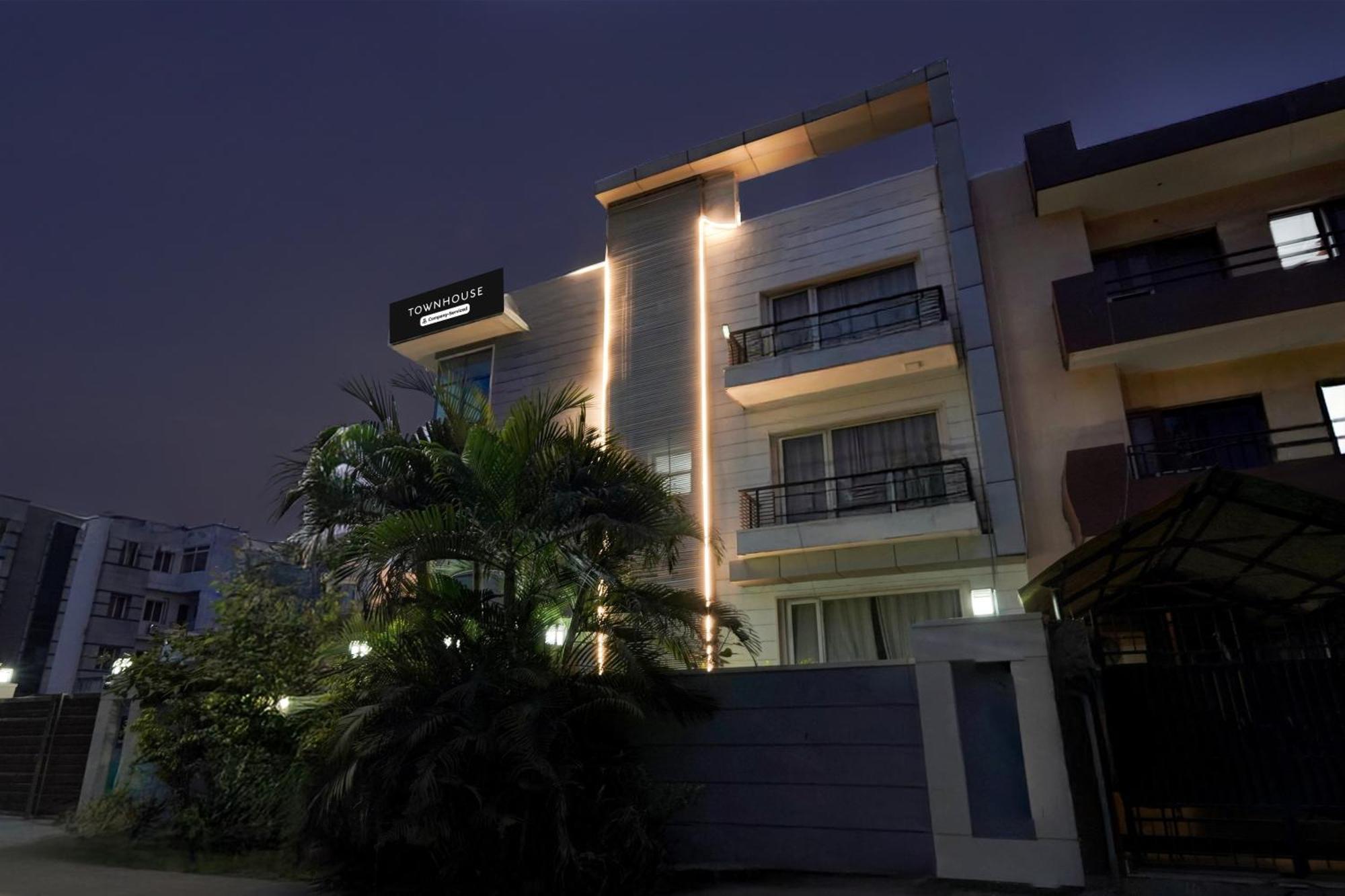 Super Townhouse Sector 51 Noida Near Metro Station Hotel Ngoại thất bức ảnh