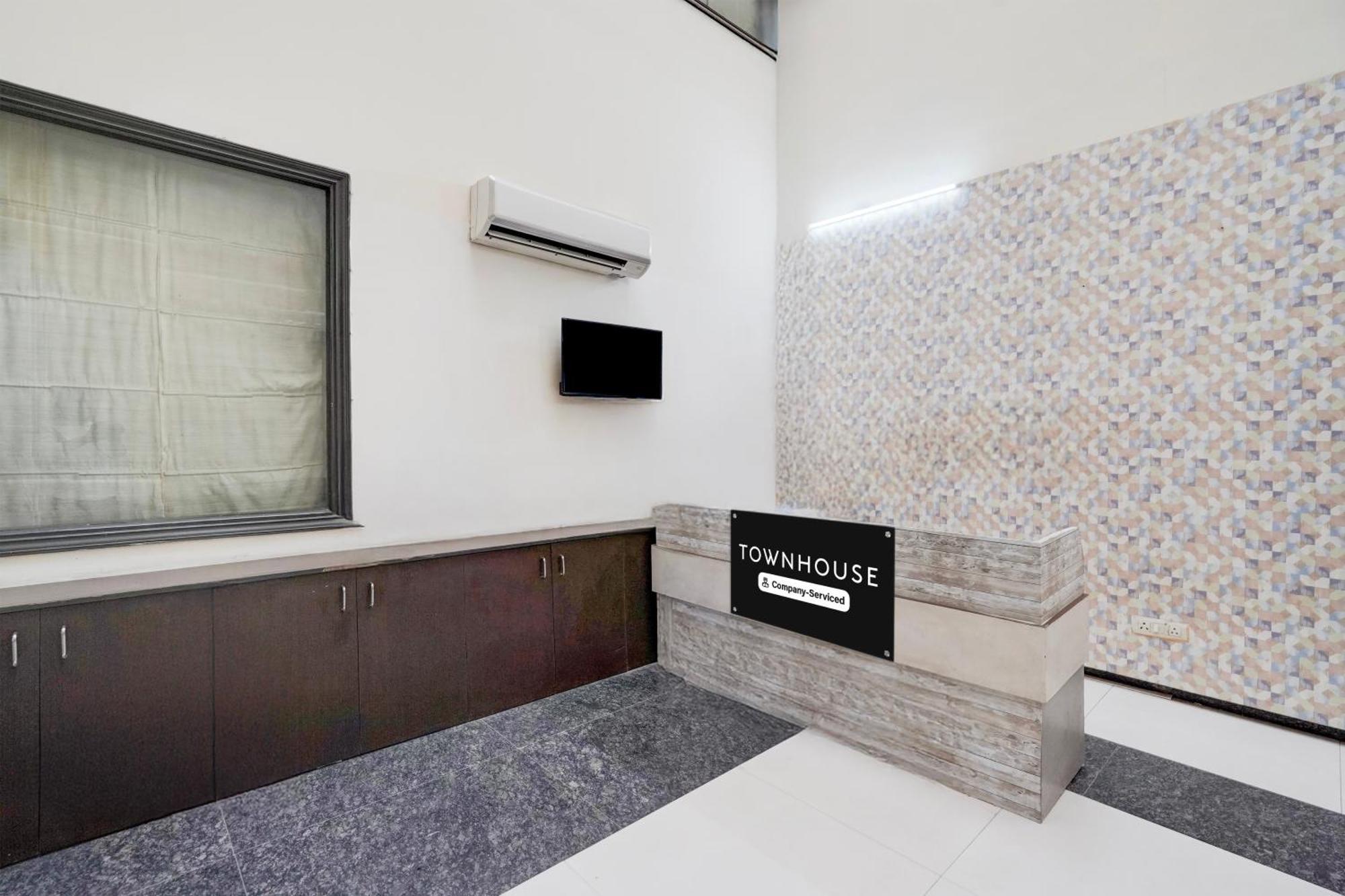 Super Townhouse Sector 51 Noida Near Metro Station Hotel Ngoại thất bức ảnh